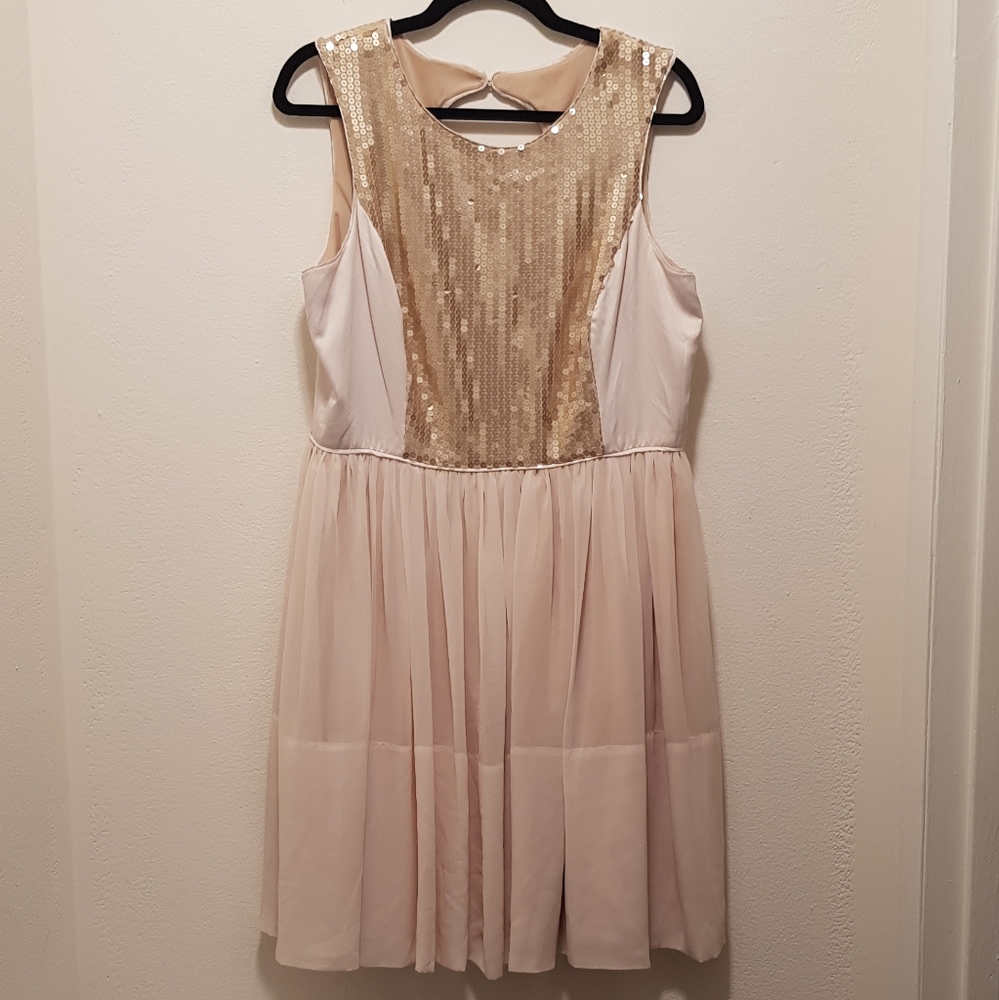 EUC Max&Cleo Modcloth Cream and Gold Chiffon Dress